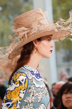 Valentino Spring 2019 Ready-to-Wear Collection - Vogue Mad Hat, Fedora Hat Women, Fedora Hat, Summer Hats, Fashion Details, Primavera Estate