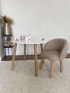 two chairs sitting next to each other on top of a carpeted floor in front of a white wall