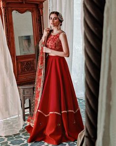 Simple Sangeet Outfit, Pink Dress Indian, Sangeet Outfit Bridal, Asian Wedding Dress Pakistani, Pakistani Lehenga, Sangeet Outfit, Indian Outfits Lehenga, Wedding Lehenga Designs, Lehenga Designs Simple