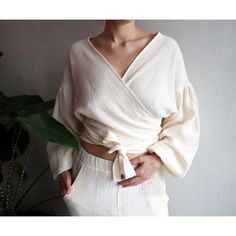 The color of the blouse in the pictures is Ecru (Cream). Cotton blouse.Muslin wrap top with puffed sleeves.Double gauze blouse. V-neck blouse.Boho wrap top.Summer raw cotton blouse.Resort wear. 🌿 COLORS You liked this model but didn't find the color you want? I can solve it, just give me a message and I will be happy to help you🌿 *There could be a slight change in color due to screen calibration. 🌿 SIZE GUIDE Measurements of body XS BUST 82-86 cm / 32,2-33,8 inch WAIST 62-66 cm / 23,6-25,2 in Linen Wrap Top, Gauze Blouse, Linen Kimono, Muslin Wraps, Gauze Top, Breastfeeding Clothes, Linen Fashion, Linen Skirt, Linen Blouse