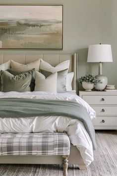 Green Bedroom Dark, Green And Beige Bedroom, Black And Dark Green Bedroom, Green And Cream Bedroom, Sage Green And Grey Bedroom, Green And Black Bedroom, Pink And Green Room, Grey Green Bedrooms, Green And Grey Bedroom