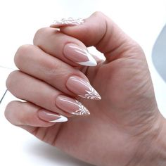 2023 Nails Ideas, Elegant Almond Nails, Nails Ideas 2023, Sparkly Nail Designs, Trendy Almond Nails, Bridal Nails Designs, Nail Designs Ideas