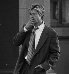 Brad Pitt 90s Wallpaper, Brad Pitt 90s Aesthetic, Brad Pitt 90s Style, Brad Pitt Suit, Brad Pitt Aesthetic, Brad Pitt Seven, Brad Pitt Wallpaper, Uk Icon, 90s Actors