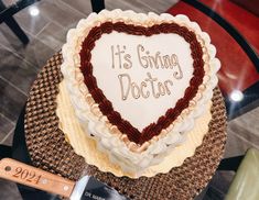 a heart shaped cake with the words it's giving doctor written on it