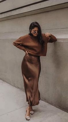 #BEAUTY, #RELATIONSHIPS #Fashion #Animals #Outfits #Winter Outfits #Animals Early Fall Fashion, Silk Skirt Outfit, Satin Skirts, Satin Skirt Outfit, Late Summer Outfits, Nashville Outfits, Casual Chique, Brown Outfit, Spring Fashion Trends