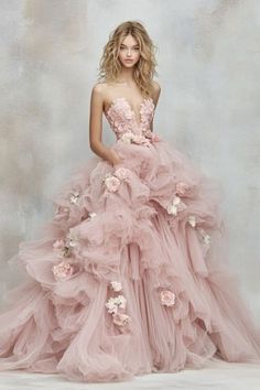 Debut Gowns, Ombre Prom Dresses, Elegant Gowns, Diy Wedding Dress, Gowns Dresses Elegant, Fantasy Princess, Bridal Poses, 3d Rose, Dream Wedding Ideas Dresses