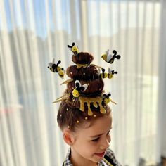 Cabelo Maluco: 55 ideias, dicas e tutoriais com MUITA diversão Silly Hairstyles, Easy Crazy Hair Day Ideas, Kids Crazy Hair Day, Weird Hair, Funny Hair