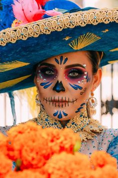 Makeup Dia, Sugar Skull Face Paint, Voodoo Halloween, Sugar Skull Face, Painting Halloween, Halloween Makeup Inspiration, Face Painting Halloween