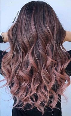 Long curly hair Hair Color Ideas For Brunettes Balayage, Rambut Brunette, Brunette Ombre, Gold Hair Colors, Hair Color Rose Gold, Brunette Balayage, Spring Hair Color, Brunette Balayage Hair