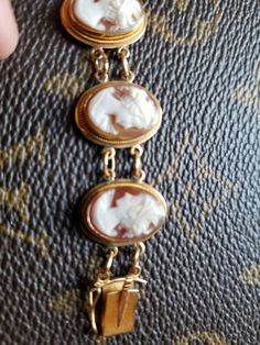 "Vintage 18k Yellow Gold Cameo Bracelet Marked 750 18k Tested 18k 8\" 19.11g TW" Cameo Bracelet, Mother Of Pearl Earrings, Garnet Earrings, Saint Petersburg, Silver Leaf, Chain Link Bracelet, Link Bracelets, Pocket Watch, Chain Link