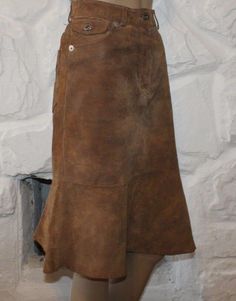 "Vintage Brown Suede YOORS Zip Flippy Knee Length High Waist     Size - UK 12 EU 40   Please check measurements     LYING FLAT ON THE FLOOR:   SKIRTS LENGTH - 24.5'' OR (62.2 CM )  WAIST - 14.5\" OR ( 36.8 CM ) ACROSS THE BACK   HIPS - 18.5\" OR ( 47 CM )   The Skirt is used but in good condition,   please see all pic.  ############### *Please note that most of my items are vintage and has therefore been previously used unless stated otherwise. Vintage items will have some degree of wear, bobbli Suede Knee Length Skirt, Brown Leather Skirt, Suede Pencil Skirt, Boho Vest, Black Patch, High Waist Skirt, Womens Tank Tops, Suede Skirt, Mens Black Leather