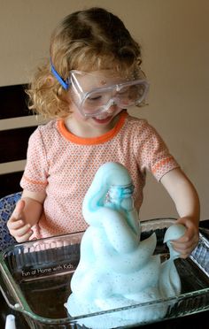 Fun Science Experiment for Kids:  Elephant Toothpaste! from Fun at Home with Kids November Crafts Preschool, Elephant Toothpaste, Cool Science Experiments, Preschool Science, Science Experiments Kids, Reggio Emilia, Science Fair