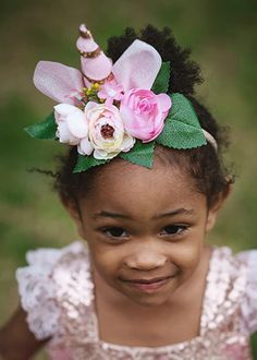 Pink glitter floral unicorn headband with nylon headband. Sparkle Crochet, Cute Hair Bows, Baby Hair Bows Headbands, Mommy Me Outfits, Unicorn Horn Headband, Glitter Paint For Walls, Tulle Headband, Polka Dot Headband, Horn Headband