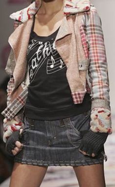 Turtle Neck Layered, Plaid Runway, Late 2000s Fashion, Style Rookie, Monster High Ocs, Fashion Layering, Video Book, Fruits Magazine, 5 Outfits