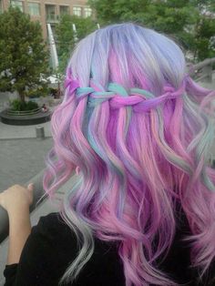 inspiracao-de-penteados-solto-para-casamento-17 Galaxy Hair Color, Bob Pendek, Pastel Rainbow Hair, Galaxy Hair, Hair Color Pastel, Rainbow Fashion, Trendy Hair Color, Colorful Hair