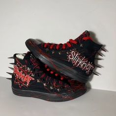 Edgy Shoes, Grunge Shoes, Customized Shoes, Punk Style Outfits, Black High Top Converse, Basket Style