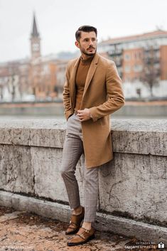 Brown Coat Outfit Men, Casual Outfits Men Fall, Turtleneck Outfit Men, Casual Chique Stijl, Smart Casual Men, Men With Street Style, Mens Style Guide