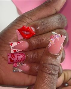 Valentines Day Nails, pink acrylic nails, heart acrylic nails, black girl nails Valentines Day Nails Pink, Nails Pink Acrylic, Acrylic Nails Black, Nail Designs Bling, Kylie Nails, Nails Heart, Junk Nails