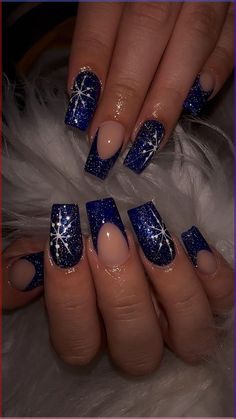 Navy Blue Winter Nails, Blue Winter Nails, Nail Art Bleu, Blue Christmas Nails, Snowflake Nail Design, Nail Art Noel, Blue And White Nails, Blue Glitter Nails, New Years Eve Nails