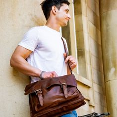 Traditional Leather Satchel Messenger Bag Book Bag | Etsy Weekend Duffle Bag, Mens Bags Fashion, Brown Leather Satchel, Leather Workshop, Bag School, Leather Duffle, Messenger Bag Men, Work Bag, Book Bag