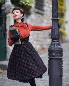 Down Hairstyles With Braid, Half Up Half Down Hairstyles, Vintage Outfit, Woman Style, Moda Vintage, I Can Tell, 1950s Fashion