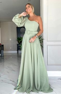 vestido longo verde menta em tule de poas Soiree Dress, Designer Party Wear Dresses, Stylish Party Dresses, Designer Dresses Indian, Formal Style, Glamour Fashion, Party Wear Dresses