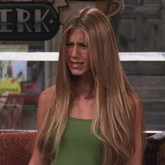 Rachel Green Long Hair Layers, Rachel Haircut Long, Jen Aniston Hair Color, Hair Jennifer Aniston, Jeniffer Aniston Hair Color, Jennifer Aniston Hair Long, Footloose Hair, Rachel Long Hair, Long Hair Rachel Green