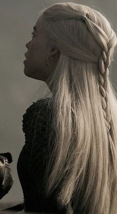 Targaryen Hair, Cornelia Hale, Elf Hair, Queen Rhaenyra, Medieval Hairstyles, Fantasy Outfits, Nails Arts, Gra O Tron, Dr House