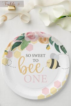 there is a paper plate that says so sweet to bee one on it with flowers