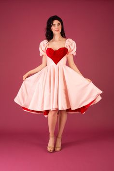 Lovecore Outfits, Sweet Heart Dress, Heart Shape Dress, Pattern Puff Sleeve, Clothes Hacks, Colorful Clothes, Beginner Sewing Patterns, Dress Book, Valentine Dress