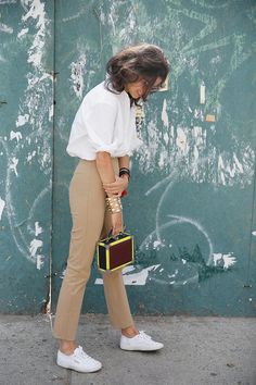 What You Want to Wear: Khakis and a White Shirt - Man Repeller Superga Outfit, Leandra Medine Style, Hillary Duff, Fall Inspiration, Ashley Olsen, Milan Fashion Weeks, Julia Roberts, Sarah Jessica Parker, Work Looks