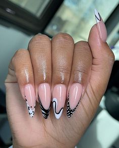 Blush Nail Designs, Elegance Nails, Blush Nail, Almond Acrylic Nails Designs, Aesthetic Glitter, Oval Nails Designs, Lines And Dots