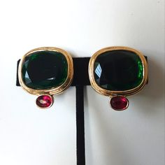 Beautiful Vintage Kenneth Jay Lane (Kjl) Earrings. Hard To Find, Timeless Classic Design. These Are Gorgeous! A Whooping Lab Created Crystal Stone Measuring Approx. 20.8mm X 17mm Faceted Cabochon Emerald Green And A Red Crystal 5.3mm X 4.2mm Encased In Gold Pleated Ribbed Metal. Signed With Strong Clips In Excellent Vintage Condition. Green Clip-on Earrings For Evening, Kenneth Jay Lane, Red Crystals, Timeless Classic, Stones And Crystals, Clip On Earrings, Classic Design, Ruby, Emerald