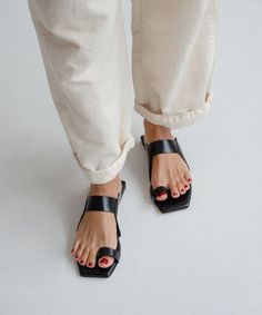 This style will be produced once you place your order. Our production time is 15 days. Everything you need in your day-to-day, our Roca sandals highlight the extraordinary and refined nature of simplicity. In an unmissable basic color, with a square cut and a toe loop, these sandals perfectly secure and stylize your feet. Pair them with our Wonder shirt and shorts, a pair of jeans, or your favorite pants. What we love is the striking and sophisticated impact of the shoes in a single tone. This s Modern Open Toe Slingback Sandals For Everyday, Modern Open Toe Sandals For Everyday, Sleek Open Toe Sandals For Everyday Wear, Shirt And Shorts, Heel Caps, Square Cut, Basic Colors, Rubber Heels, Natural Leather