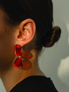 Editor's NotesNew design of sunlighting earring, the best seller of the 'motion of light' collection that reinterprets the movement of light. Purple and red light makes it more elegant.- Unbalance design- profound and mysterious colors- Daily point itemMeasurement (in.)- One size: 1.9*0.7 in / 0.9*0.7 inComposition & Care- 14k Gold plating & light purple / red- Store in a closed zipper bag- Clean with silver cleaner with soft clothDesigner- by 1064STUDIO Modern Clip-on Earrings For Party, Modern Red Round Earrings, Modern Clip-on Party Earrings, Modern Party Clip-on Earrings, Modern Clip-on Jewelry As Gift, Modern Clip-on Jewelry For Gifts, Red Modern Earrings, Modern Red Pierced Earrings, Modern Red Pierced Jewelry