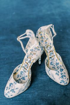 Chinoiserie Wedding, Dr Shoes, Hippie Look, Blue Bridal, White Shoes, Bridal Shoes