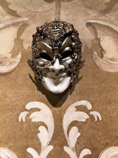 Venice-made papier-mâché Joker mask. Mask Made of papier-mâché, decorated with the baroque style technique in silver leaf and adorned with swarovski One size only, wearable or for interior decoration Request your customized mask IMPORTANT: when ordering please indicate your telephone number: it is required by the shipping companies. Otherwise we will not be able to ship your order within the specified time. If we are unable to ship your order within the indicated time frame because the phone num Mascara Papel Mache, Mask Venice, Harlequin Mask, Joker Mask, Venice Mask, Costume Masks, Venetian Mask, Full Face Mask, Swarovski Stones