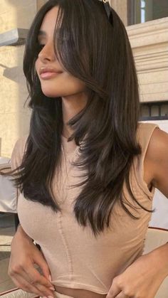 25 idées intemporelles de cheveux longs noirs, avec franges en ridea Trending Hair, Haircuts For Long Hair, Women's Hair, Hair Inspo Color, French Braid