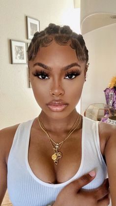 Light Make Up Black Women, Unfocused Aesthetic, Cute Natural Makeup Looks Black Women, Baddie Makeup Black Women, Soft Makeup Looks Black Women, Nude Makeup Black Women, Glowing Black Skin, Makeup Tutorial Black, Brown Girls Makeup