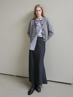 Composition : POLYESTER 100%Color : BLACKCountry of Origin : Republic of Korea Work Fits, Skirt Black, Everyday Outfits, Maxi Skirt, Classic Style, Fashion Looks, Casual Fashion, Composition, Skirt