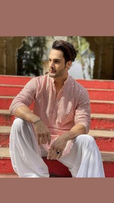 Men Kurtha Outfits, Weeding Dress Outfits Man, Designer Kurta For Men Fashion, Kurta Ideas For Boys, Phatani Kurta For Men Design, Pestal Colour Men Kurta, Chicken Kurti Designs Latest For Men, Men Ethnic Wear India Latest, Indian Wedding Outfits Men Guest