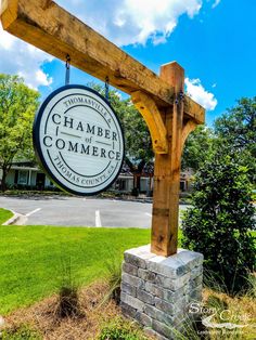 the sign for chamberer's corner is in front of some trees and grass