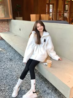 Korea Outfit Winter, Winter Fits Korean, Aesthetic Outfits Korean, Pink Barbie Aesthetic, Korean Style Winter, Korean Winter Outfits, Korea Winter, Ootd Korean Style, Korean Fashion Fall