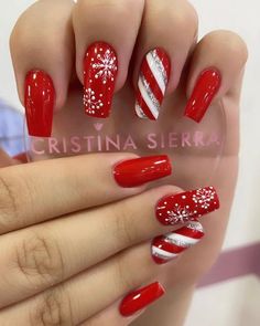 "Silver and White Christmas Nails for an Icy Look" #SilverWhiteNails #IcyNails #WinterManicure #HolidayElegance #FestiveVibes Christmas Present Nails, White Christmas Nails, Nails Tay, Xmas Nail Art, Red Christmas Nails, Holiday Nail Designs, Fancy Nails Designs, Christmas Nails Easy, Cute Christmas Nails