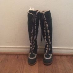 Green Suede, Shearling Lined, Marc Jacobs Boots With 4” Wooden Heel And Rubber Treaded Soles. Lace Up With A Side Zipper For Ease. Excellent Condition, Never Worn. Marc Jacobs Boots, Marc Jacobs Shoes, Wooden Heel, Green Suede, Suede Boots, Shoes Heels Boots, Side Zipper, Shoes Women Heels, Marc Jacobs