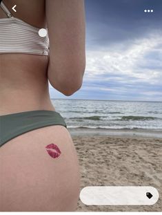 Kiss Lip Tattoos, Lip Print Tattoos, Bum Tattoo Women, Pelvic Tattoos, Kiss Tattoos, Bum Tattoo, Haircut Selfie, Photo Hijab, Hip Tattoos Women