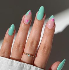 Trendy Classy Nails, Mint Green Nails, Santa Nails, Mint Nails, Christmas Gel, Milky Nails, Wallpaper Photography, Green Nail Designs, Floral Nail Designs