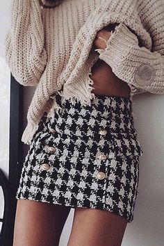 Black Cotton Houndstooth Print High Waist Mini Skirt Casual White Skirt For Winter, Trendy Fall Skirt With Pockets, Winter Mini Skirt With Pockets, Trendy Winter Skort, Trendy Winter Skirt, Trendy Winter Skirt With Pockets, Winter Lined Pencil Mini Skirt, Trendy Fall Pencil Mini Skirt, Casual Winter Lined Skirt