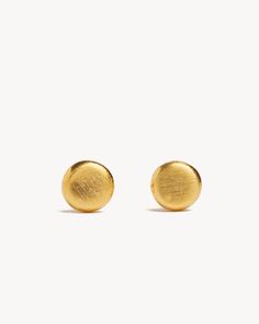 These Gold Disc Stud Earrings put the buzz into your circular jewelry collection. Featuring a medium circle on a stud, these stud piercings are a gorgeous addition to your jewelry, making you want to wear them for all occasions! These round stud earrings are also the ideal piercing gift!  Give the gift of dainty earrings that have a lovely look with these round stud earrings!   These dainty earrings are the perfect gift for anyone who wants to be in style! LISTING Tiny  Dot Stud Earrings DETAILS Cheap Dainty Round Earrings, Circle Stud Earrings, Earrings Circle, Gold Disc, Circle Earrings Studs, Earrings Geometric, Circle Studs, Round Stud Earrings, Geometric Jewelry