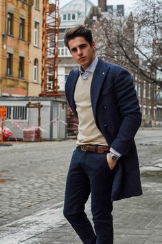 Winter Outfits For Men, Mens Business Casual Outfits, Overcoat Men, Classy Outfits Men, Mens Fashion Blazer, Outfits For Men, Stylish Men Casual, Ideal Man, Smart Outfit